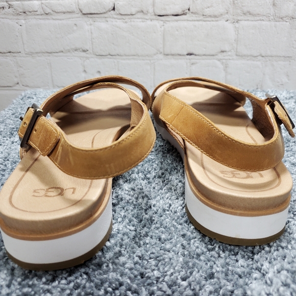 UGG - Picture 5 of 8